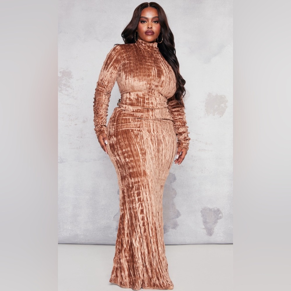 Velvet textured maxi dress - gorgeous for fall & winter!